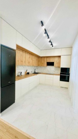 Продаж 3к квартири з ЄВРОРЕМОНТОМ у новобудові.Кухня- 32,6 м².Газ.опал - фото 1
