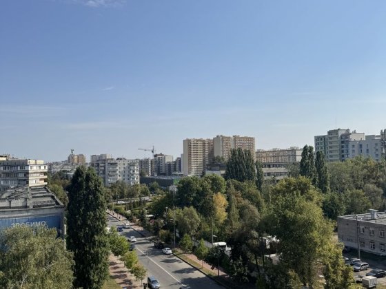 Терміново продаємо 3-кімнатну квартиру на центральній вулиці Вишневого Вишневое