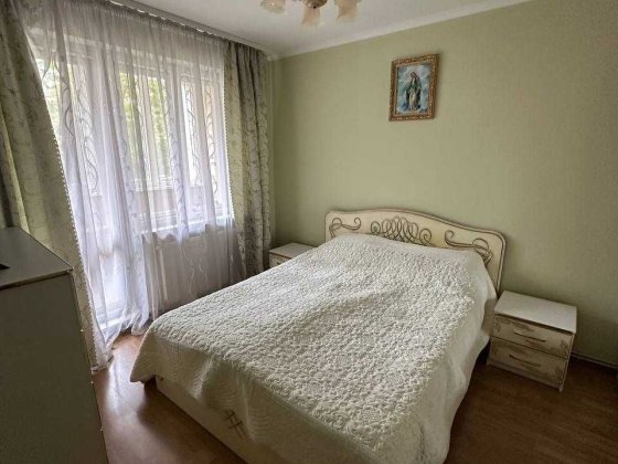 Продається 3-кімнатна квартира по вул. Івана-Павла ІІ, район каскад Івано-Франківськ