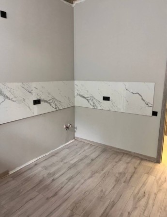 Продаж квартири з частковим ремонтом - фото 1