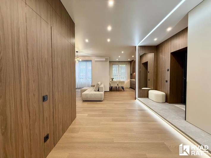 Простора 3-кім квартира преміум-класу біля міського озера - фото 1