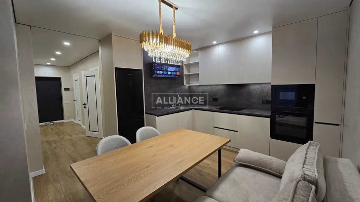 Шикарна 2 кім квартира, на зручному поверсі U One - фото 1