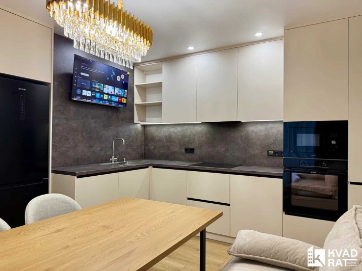 Укомплектована 2-кім квартира в хорошому районі міста! - фото 1