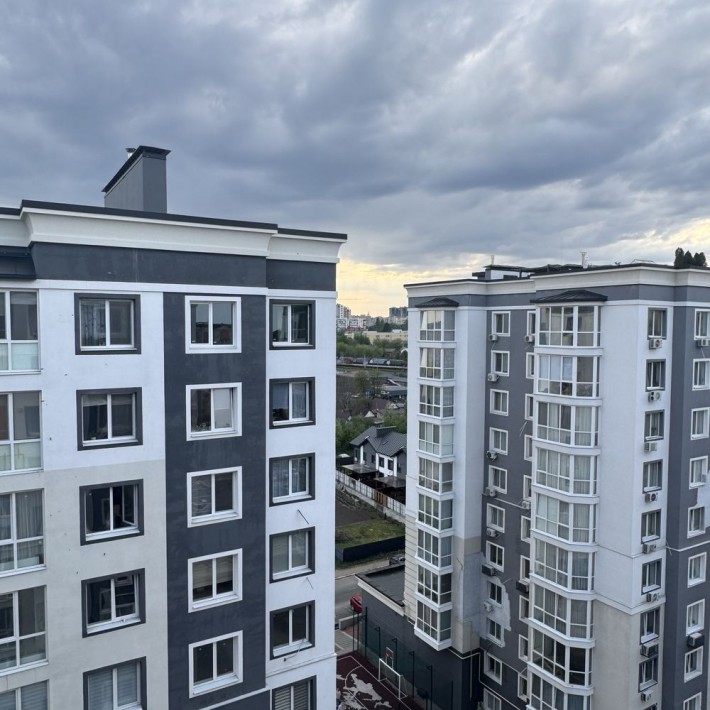 Двохрівнева з мінімальним оформленням - фото 1