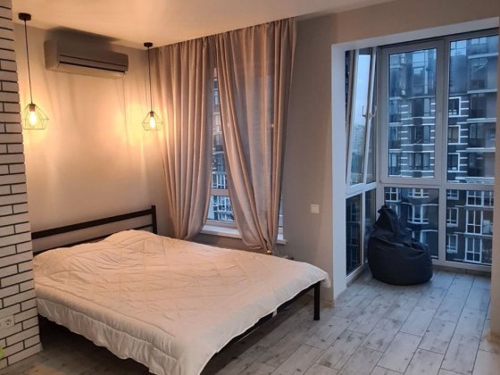 Студія з ремонтом в центрі Бучі, мінімальне оформлення, сертифікат Буча