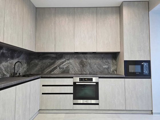 Велика однокімнатна в затишному розташуванні! Ивано-Франковск