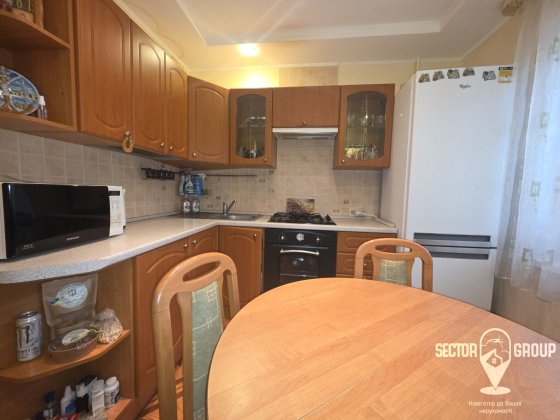 Район Екомаркета. Стріла. Двокімнатна з ремонтом.