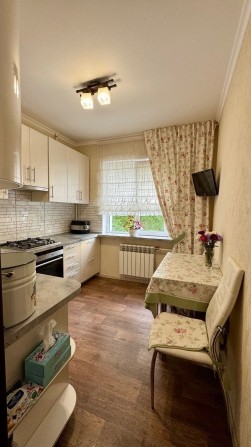 2-кімнатна/ меблі і техніка / Леваневського - фото 1