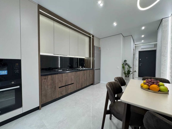 Стильна однокімнатна квартира з чудовим ремонтом - фото 1