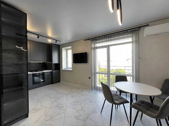 Велика двокімнатна з меблями і технікою Ивано-Франковск