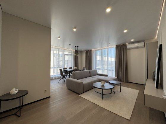 Продам простору трикімнатну квартиру на березі озера Івано-Франківськ