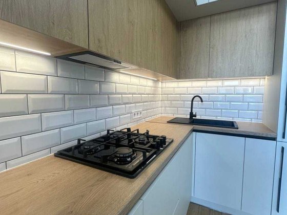 Продам 1к квартиру 43 м\2 з якісним ремонтом біля ТРЦ "Велес" Ивано-Франковск