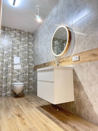 Продам 2-х кімнатну квартиру в центрі з ремонтом. Є відновлення - фото 1