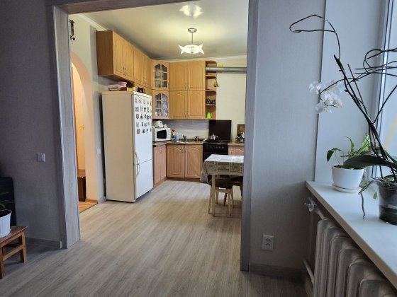 ПРОДАЖ 2-ох кім квартири в сталінкі (Критий ринок) Белая Церковь