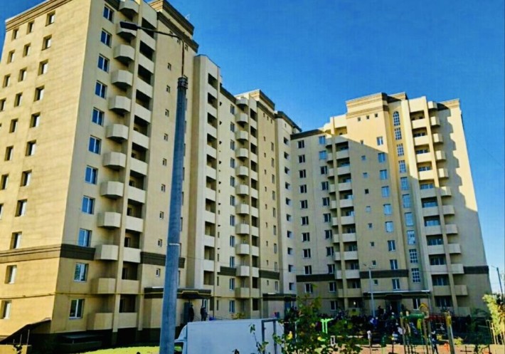 Продаж 2-кв по вул.Йови, 1 м. Бориспіль  76 кв. м частковий ремонт - фото 1