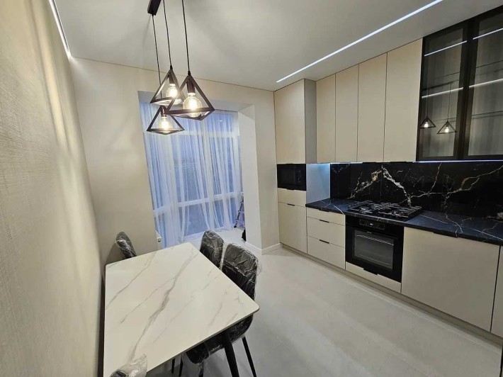 продаж 2 кімнатної квартири з ремонтом вул Довга - фото 1