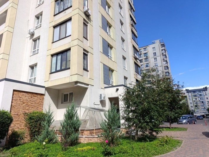 Простора 2-кімнатна квартира у Вишневому, ЖК «Акварелі 1»

Пропонуєтьс - фото 1