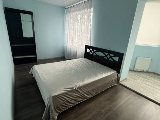 Квартира великої площі з трьома окремими кімнатами! Буча! Буча