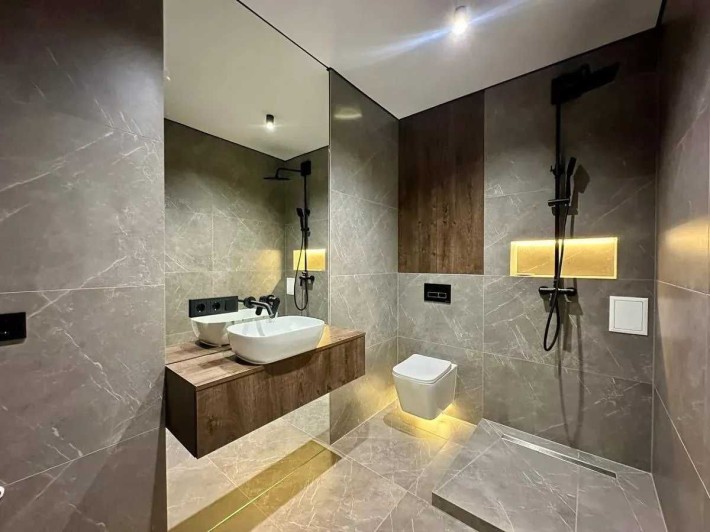 Продається  2-х кімнатна квартира 70м2 з ремонтом по Незалежності. - фото 1