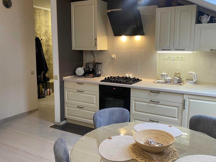 Центральний парк! Стильна 2-кімнатна квартира з ремонтом та меблями! - фото 1