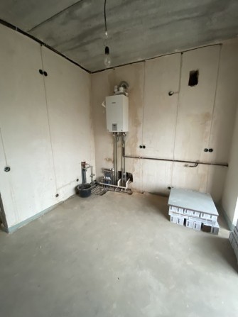 Продам большую однокомнатную квартиру с незаконченым РЕМОНТОМ!+подарок - фото 1