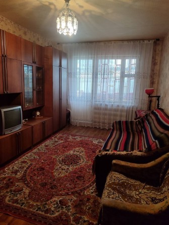 Продам квартиру у спальному районі міста - фото 1