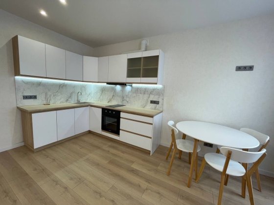 Укомплектована велика квартира-студія біля лісу.Мінімальне оформлення! Ирпень