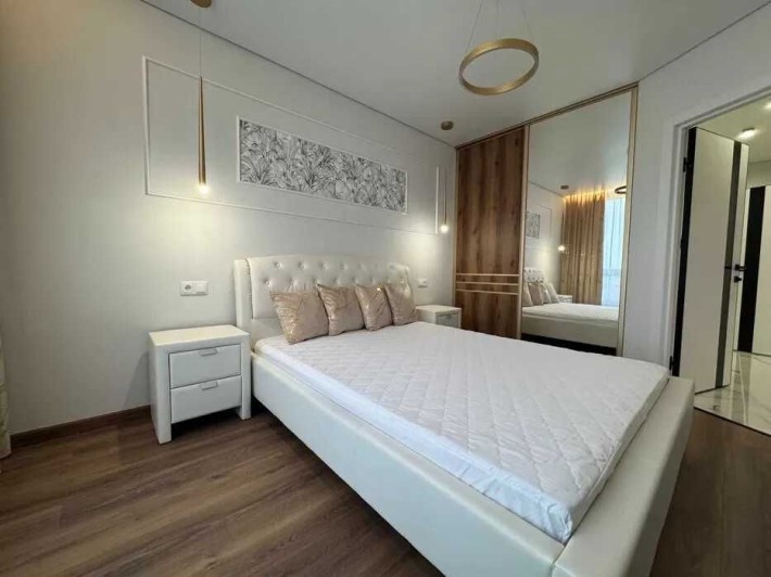 Стильна однокімнатна з меблями і технікою - фото 1