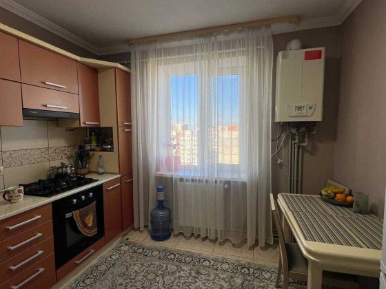 4-кімнатна квартира з хорошим ремонтом, можна під програми Ивано-Франковск