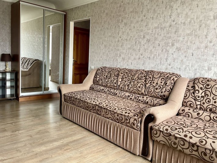 Терміново! 1-кімнатна квартира  з ремонтом в центрі на Олеся Курбаса ! - фото 1