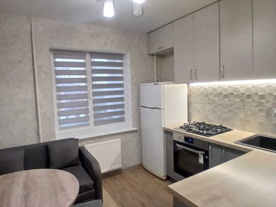 Вул Героїв Небесної Сотні поряд парк продам гарну сучасну 1 к квартиру Бровары