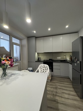 Продам Сучасну квартиру з якісним ремонтом ЖК Сади Вишневі Вигідно - фото 1