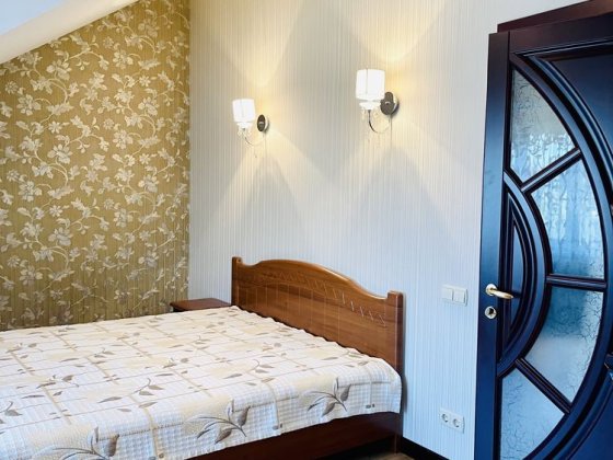 Продаж  3 кімнатної квартири 102 м2  у  м.Вишневе вул. К.Скрябіна 15 Вишневое