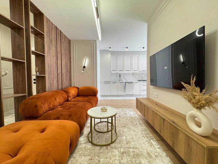 Функціональна двокімнатна з ремонтом в центрі - фото 1