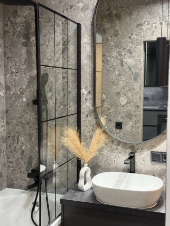 Квартира з дизайнерським ремонтом біля цеетрального парку! Без комісії - фото 1