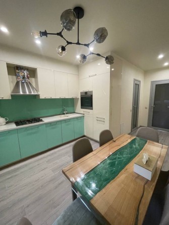 Продам 5 кімнатну квартиру. Район ДНС. Василя  Стуса - фото 1