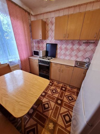 Продам 2 кімн. квартиру на Молодіжному, зуп. Героїв України. 32000 - фото 1