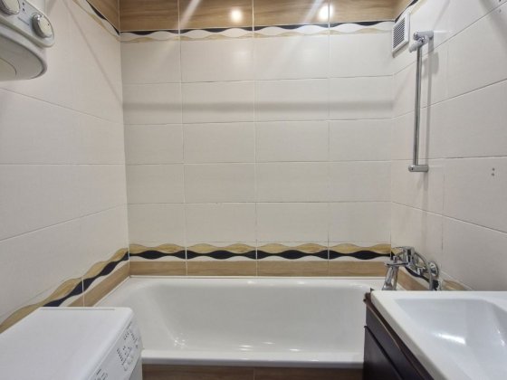 Продам  свою 3-х кімнатну квартиру  м. Бровари ( Київська область) Бровары