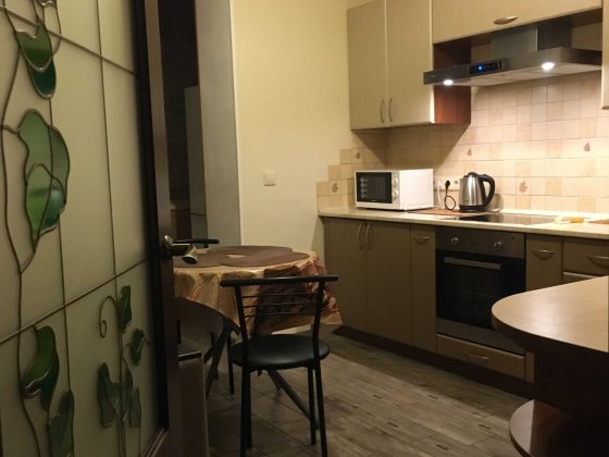 Продаю 1 ную квартиру с ремонтом+ подсобка Бровары