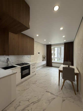 Двокімнатна з новим ремонтом та гардеробом! Ніхто не проживав! Газ - фото 1