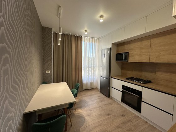 СТИЛЬНА євро-3 кімнатна  готова до проживання Ирпень