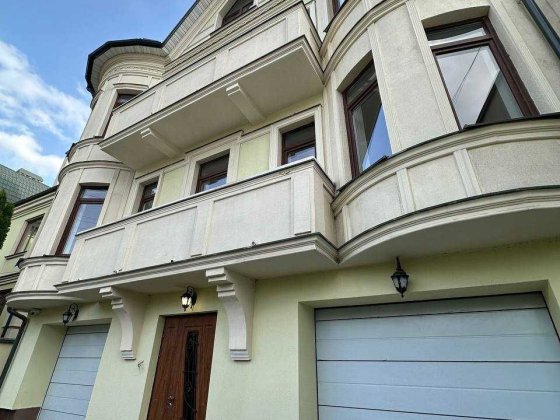 Елітне житло у центрі міста + гараж та прибудинкова територія Ивано-Франковск