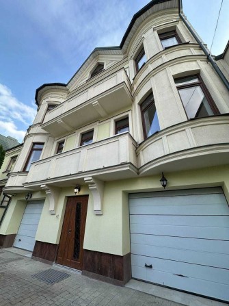 Елітне житло у центрі міста + гараж та прибудинкова територія - фото 1