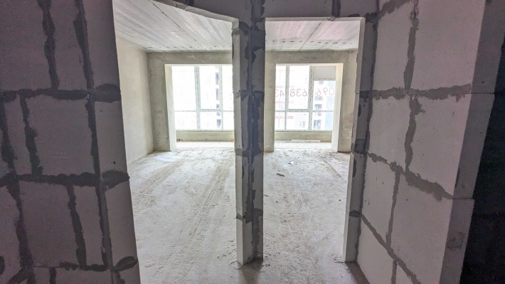 Продаж велика 1 км квартира в готовому будинку в центрі! - фото 1