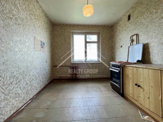 Продаж 3к квартири 4 Зарічний ( Заречный)  поруч з трц Terra Кривий Ріг