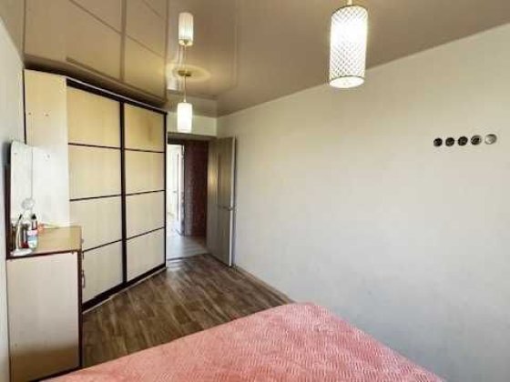 Продам трикімнатну квартиру на Зарічному, вулиця Десантна. Кривой Рог