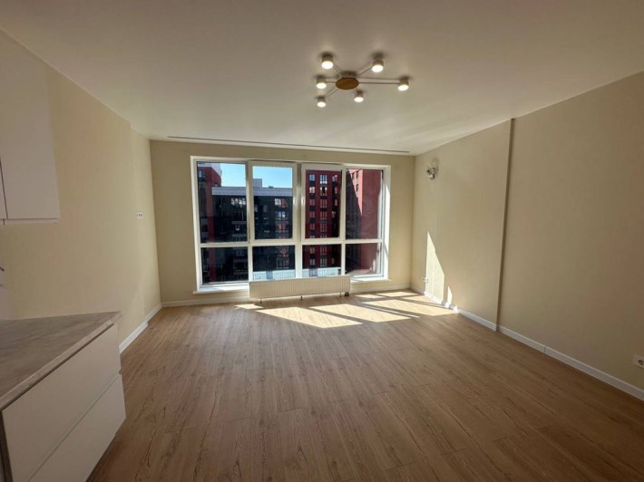 Простора смарт квартира з новим ремонтом! 10 хв від Києва! Без комісії - фото 1