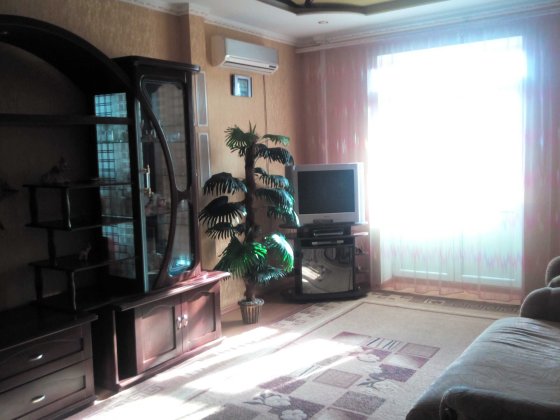 Продам трёхкомнатную"Сталинку"с автономным электроотоплением Кривой Рог