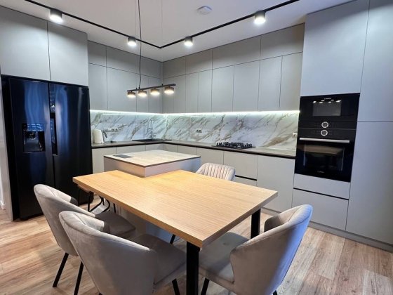 Продається 2 км квартира з якісним ремонтом Ивано-Франковск