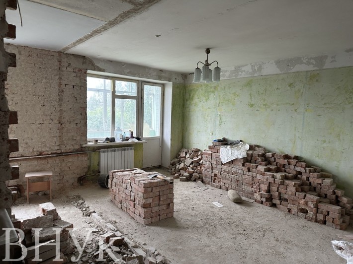 Найнижча ціна! 2-кімнатна на Відродження під ремонт — зроби під себе! - фото 1